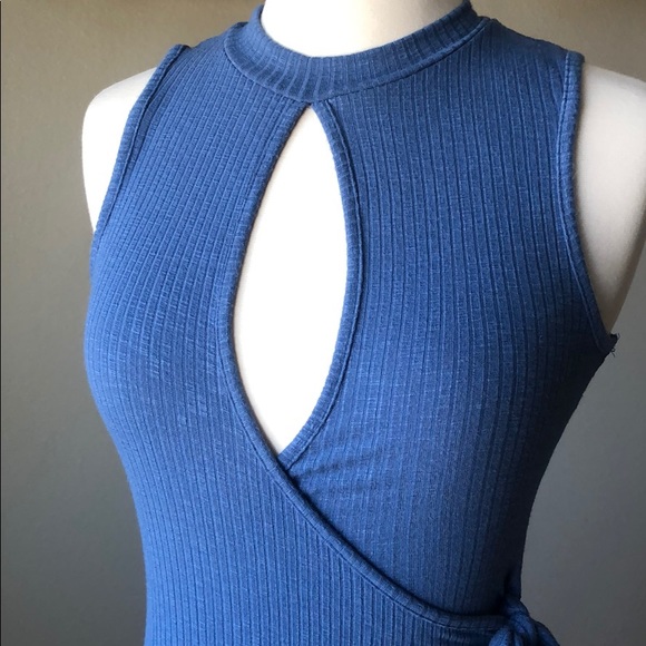 Women’s Dress - Picture 2 of 5